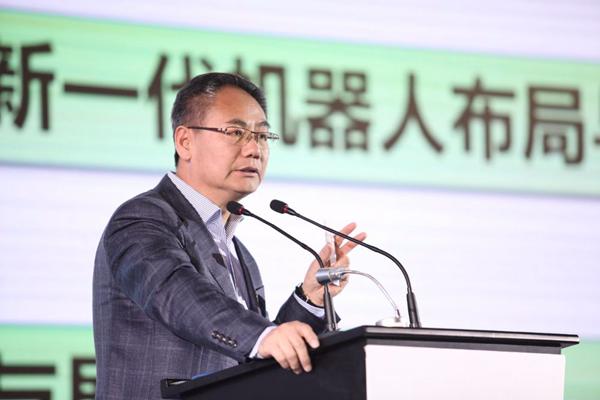 曲道奎總裁發(fā)表演講 曲道奎總裁發(fā)表演講