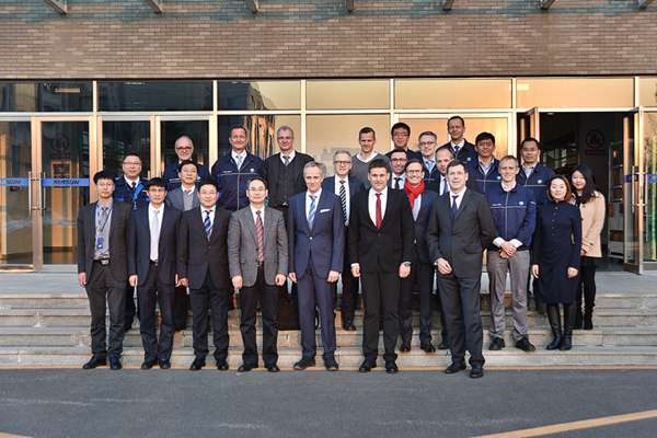 華晨寶馬團(tuán)隊(duì)蒞臨新松公司參觀考察 華晨寶馬團(tuán)隊(duì)蒞臨新松公司參觀考察