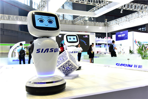 1530759669634582.jpg 平臺(tái)型服務(wù)機(jī)器人_看圖王.jpg