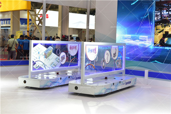 1534411619672787.jpg 炫舞機(jī)器人首次亮相.jpg