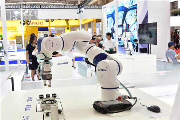 1534411663991520.jpg 協(xié)作SCR5齒輪裝配.jpg