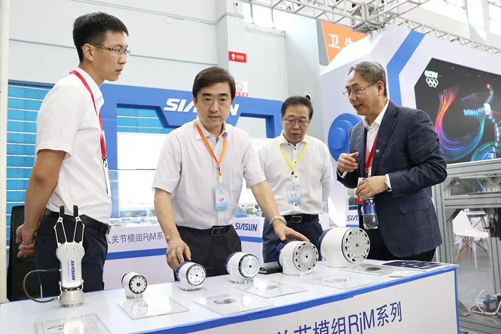 遼寧省科技廳廳長-王大南  沈陽市科技局局長-趙日剛  蒞臨參觀 遼寧省科技廳廳長-王大南  沈陽市科技局局長-趙日剛  蒞臨參觀