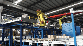 1542616350998609.gif 05-配圖5-機(jī)器人碼垛.gif