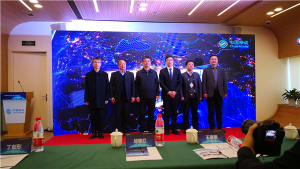 1545196925594927.jpg 現(xiàn)場領(lǐng)導(dǎo)嘉賓合影留念.jpg