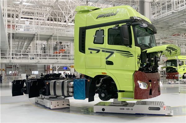 1639635904818001.jpg 雙車聯(lián)動(dòng)帶載轉(zhuǎn)彎.jpg