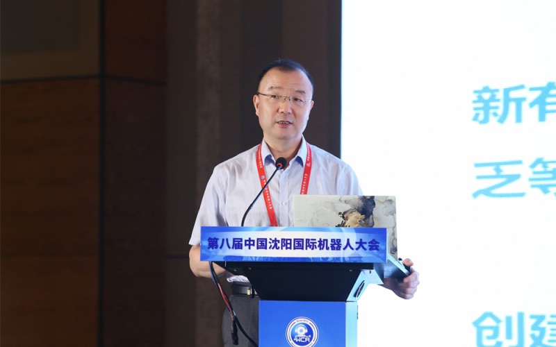 9.國(guó)家智能制造專家委員會(huì)委員郝玉成作題為《加快智能機(jī)器人高質(zhì)量發(fā)展 構(gòu)建智能裝備現(xiàn)代產(chǎn)業(yè)體系》的主旨演講(2)_副本.jpg