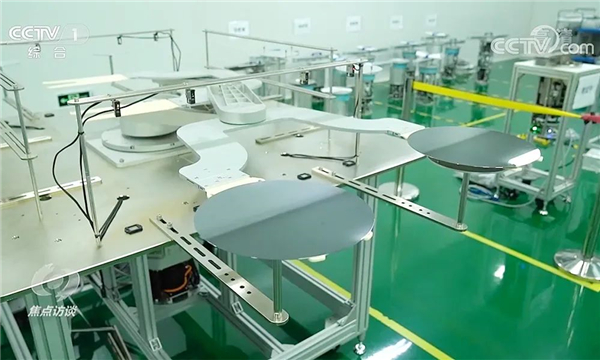 科技自立自強(qiáng)！央視《焦點(diǎn)訪談》重磅欄目“領(lǐng)航中國(guó)”聚焦新松機(jī)器人