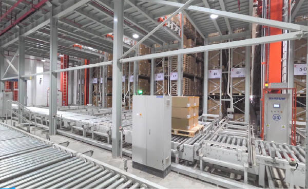 現(xiàn)代化物流中心建成開(kāi)倉(cāng)！新松攜手喬丹體育打造行業(yè)新標(biāo)桿